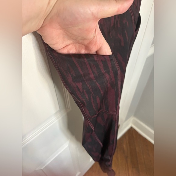 Lululemon Speed Tight IV | Painted Animal Bordeaux Drama Black | Size 6 - Picture 15 of 16